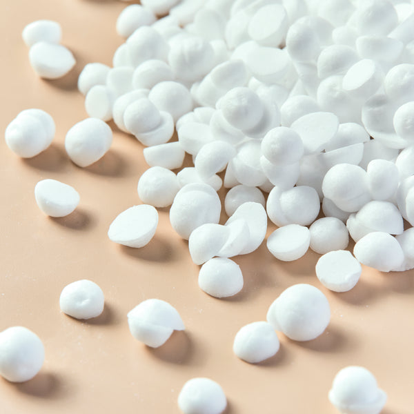 Cetyl Alcohol - close-up - Zoom Media 2