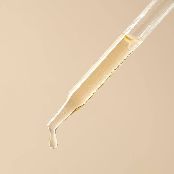 Marula Oil - close-up - Zoom Media 2