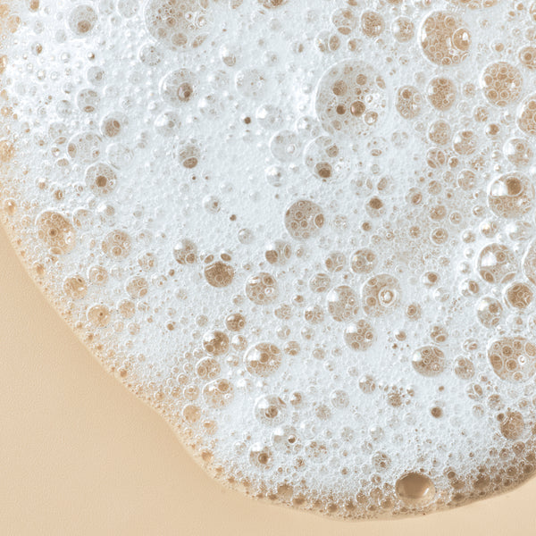 Clear Suspension Shower Gel - close-up - Zoom Media 2