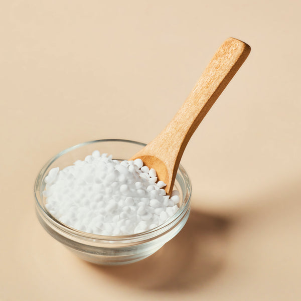 Stearyl Alcohol - close-up - Zoom Media 2