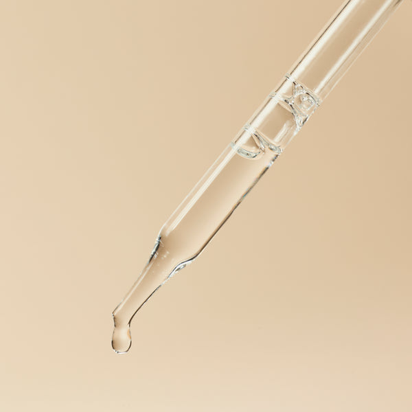 Squalane Oil - close-up - Zoom Media 2