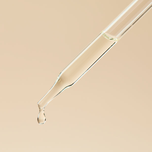 Apricot Kernel Oil - close-up - Zoom Media 2
