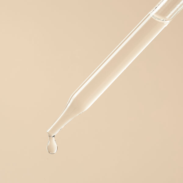 Chamomile Water Essential Hydrosol - close-up - Zoom Media 2