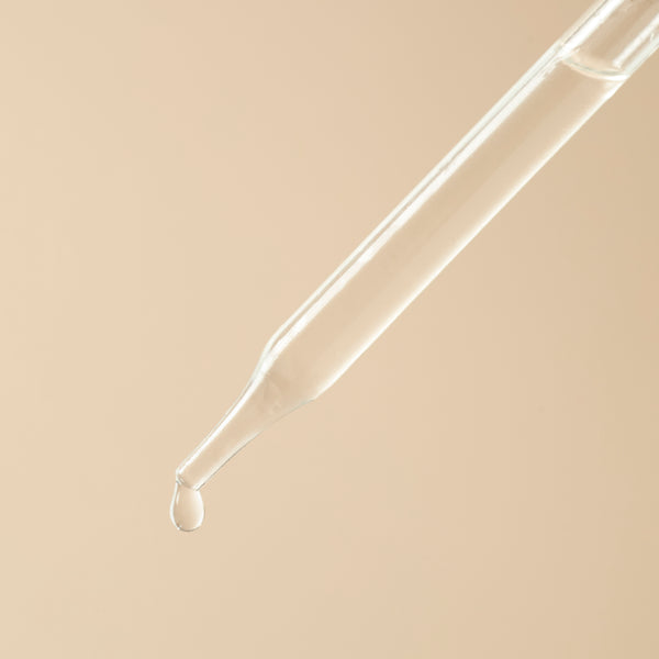 Vanilla Water Essential Hydrosol - close-up - Zoom Media 2