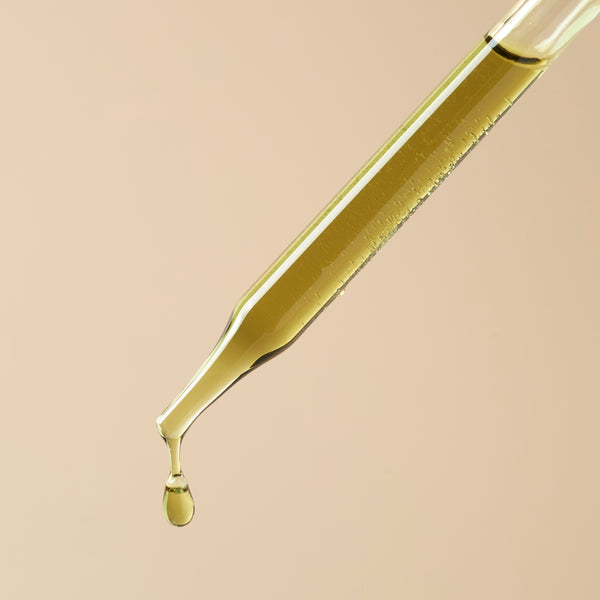 Tamanu Oil - close-up - Zoom Media 2