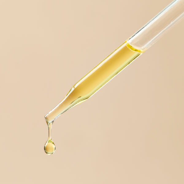 Jojoba Oil - Golden - close-up - Zoom Media 2
