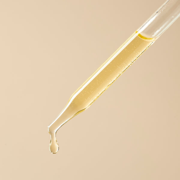 Camelina Oil - close-up - Zoom Media 2