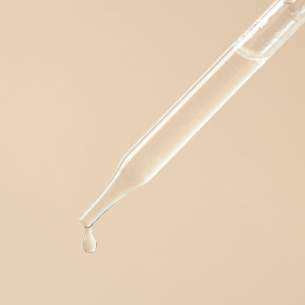Geranium Water Essential Hydrosol - close-up - Zoom Media 2